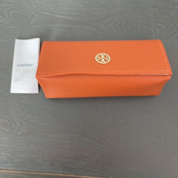 Authentic Tory Burch sun glass case. never used pristine condition! - Picture 3 of 10